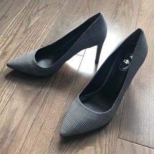 Brooks Brothers 9.5 black and white high heels.
